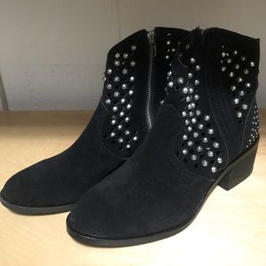Sz 8 Steve Madden riveted ankle booties